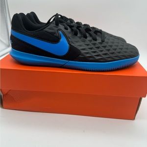 Nike kids Jr. Legend 8 Club IC indoor soccer cleats shoes size 5.5 Y black blue